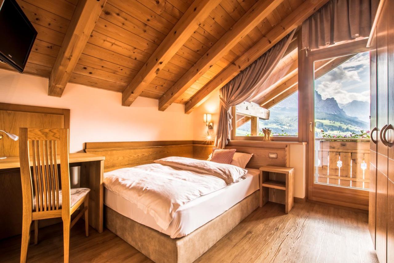 Ciasa Montanara Hotel ลาวิลลา ภายนอก รูปภาพ