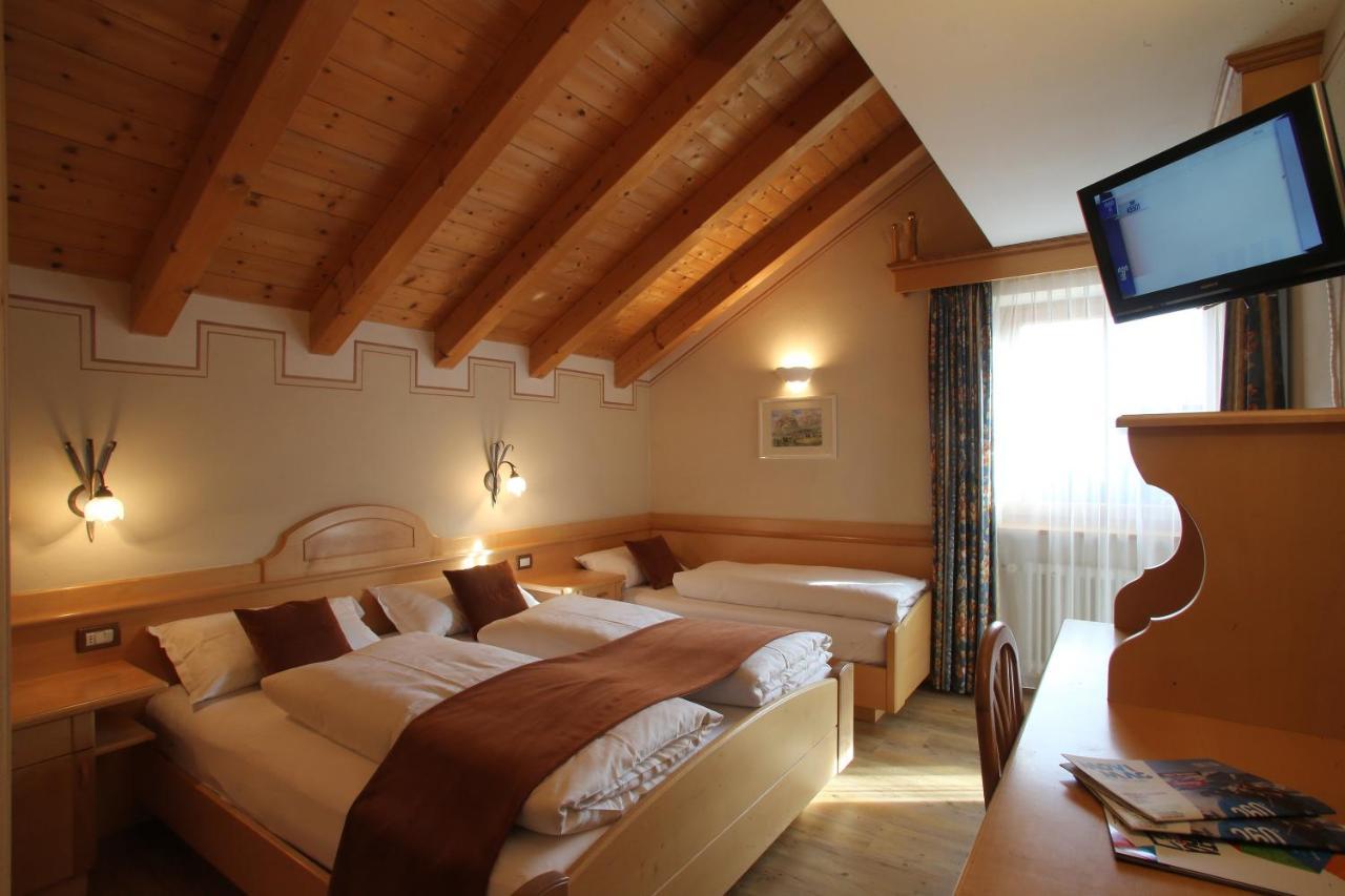 Ciasa Montanara Hotel ลาวิลลา ภายนอก รูปภาพ