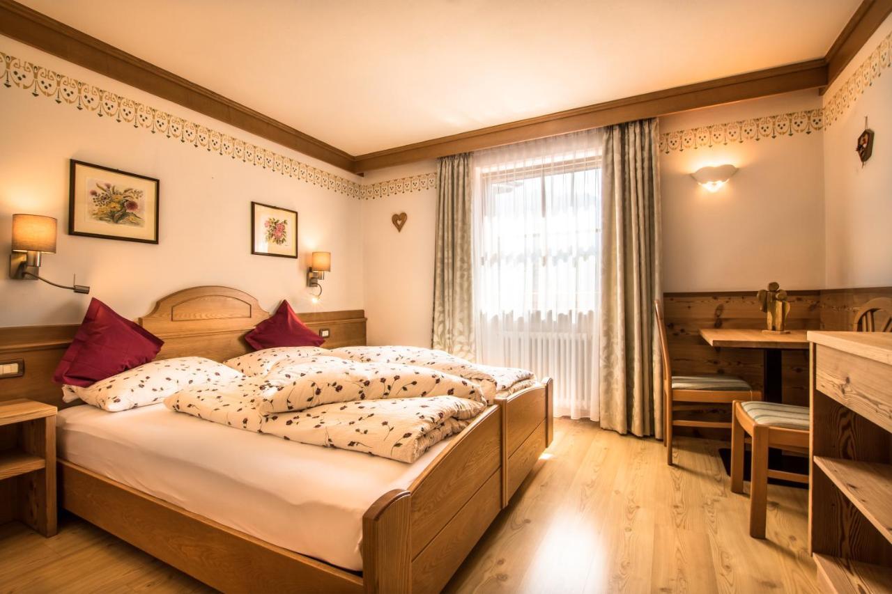 Ciasa Montanara Hotel ลาวิลลา ภายนอก รูปภาพ