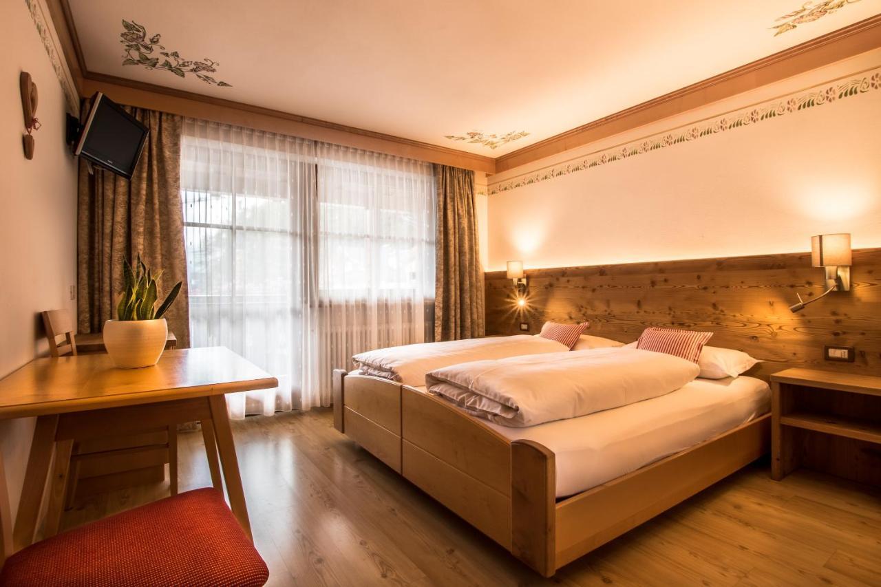 Ciasa Montanara Hotel ลาวิลลา ภายนอก รูปภาพ